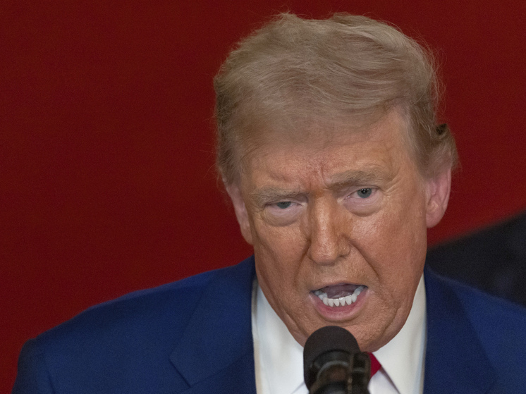 Трамп на фоне массовых увольнений чиновников приказал выплатить зарплаты военным