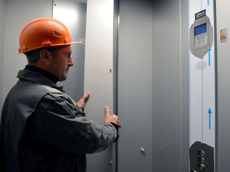 В ДНР продолжается программа по замене лифтов в многоквартирных домах