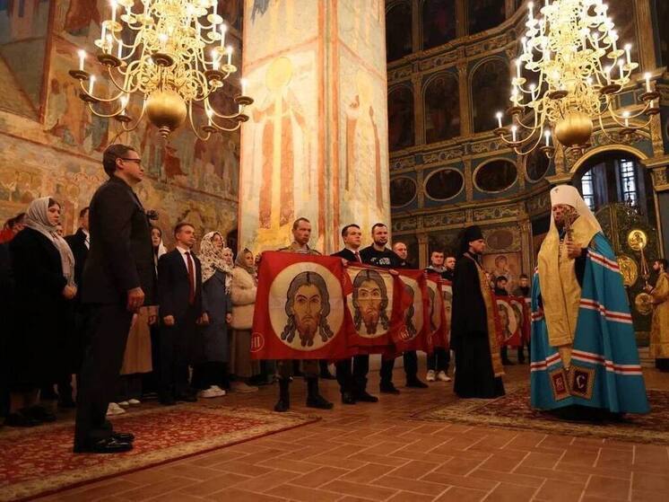 11 октября в вологодском Софийском соборе была проведена церемония освящения знамен с образом Спаса Нерукотворного