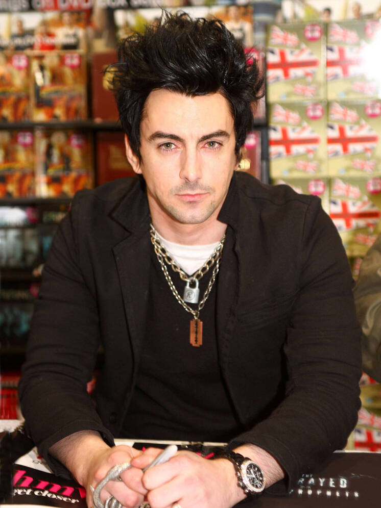 Sky: осужденный за педофилию вокалист Lostprophets убит в тюрьме