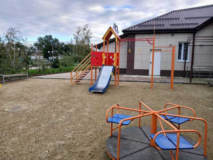 В одном из посёлков Новоалександровского округа Ставрополья благоустроили территорию ДК