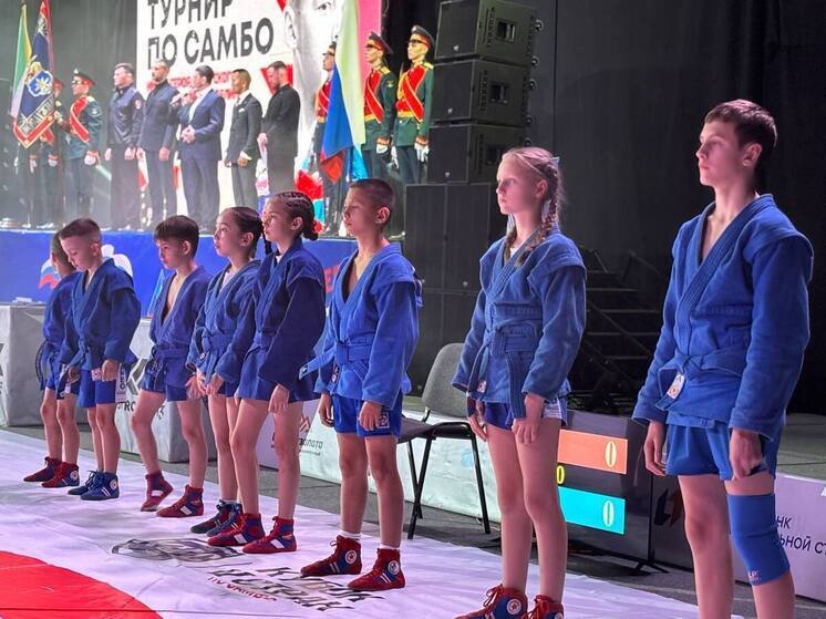 Путевку в Диснейленд в Шанхае разыграли на турнире по самбо в Чите