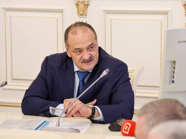 Меликов призвал поддержать Дербентскую крепость в голосовании за символ для новой банкноты