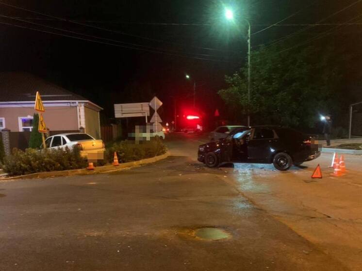 Автомобилистка пострадала в Минеральных Водах из-за нарушения проезда перекрестка другим водителем