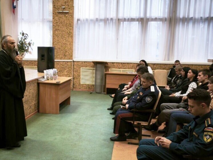 Священник пожелал помощи Божией призывникам из Орловской области