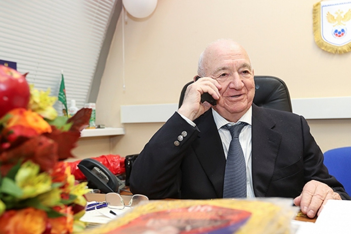 Александр Мирзоян: дорогому нашему Никите Павловичу Симоняну я хотел бы больше всего пожелать крепкого здоровья