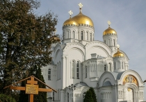 14 октября отмечают Покров Пресвятой Богородицы — один из самых любимых на Руси православных праздников. Его название говорит о главном: о Покрове, или, иначе, о «покрывале». Но чтобы понять всю глубину этого события, важно знать, что такое омофор.