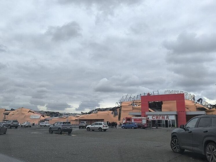 Торговый центр "Сигма Ленд" в Донецке полностью сгорел после атаки ВСУ