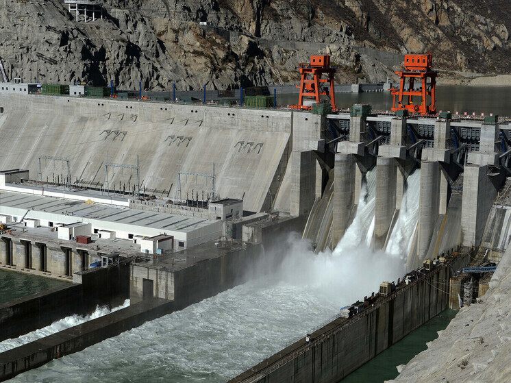 Китай в строгой секретности строит огромную плотину в Тибете