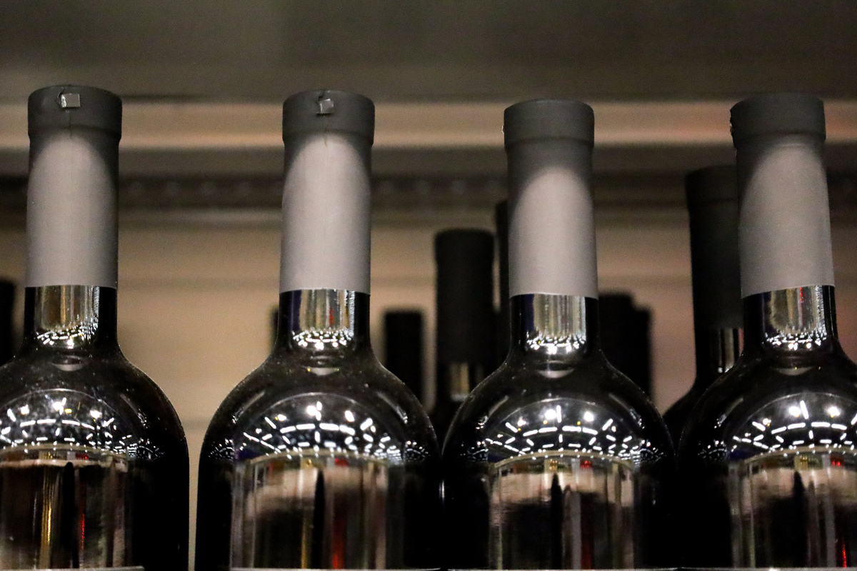 В Ставрополье перевернулась фура с грузинским вином