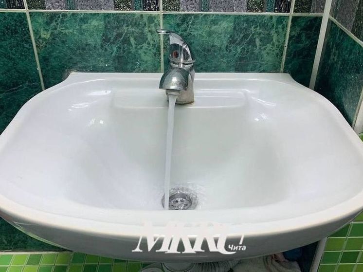 Два дома остались без воды из-за порванного водовода в Чите