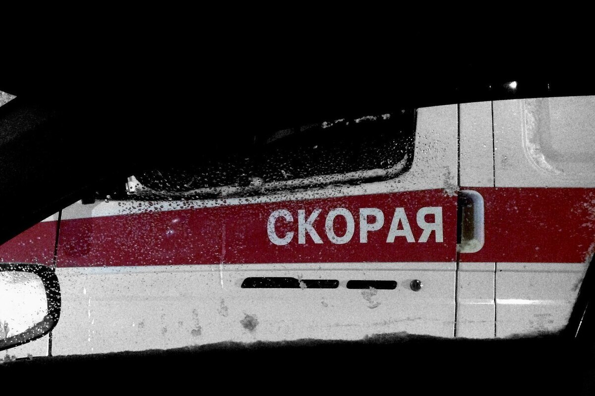 Tragedia a Priangarje: un adolescente di 14 anni uccide due persone in un edificio residenziale