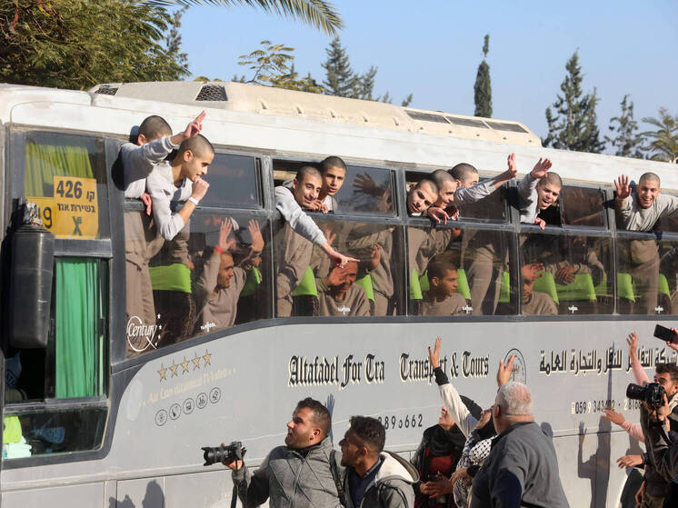 ХАМАС начал отпускать израильских заложников в обмен на освобождение пленных