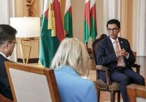 Президент Мадагаскара заявил, что предпринимается “попытка незаконного и силового захвата власти”, поскольку элитное военное подразделение, присоединившееся к протестующим на улицах в субботу, объявило, что оно берет под свой контроль армию