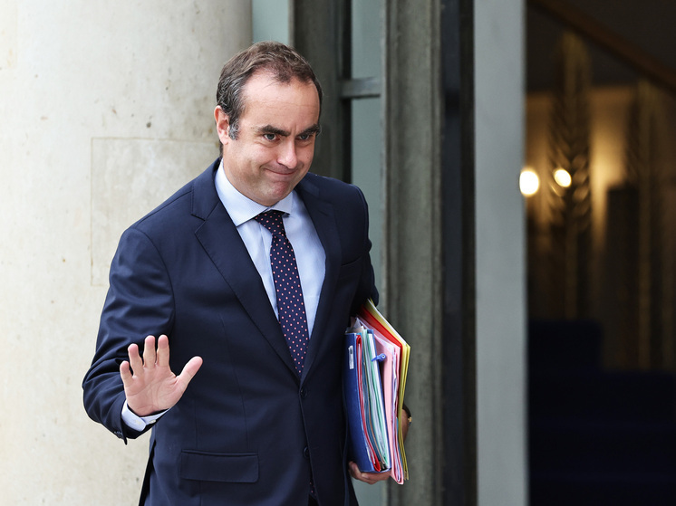 Макрон представил новый кабинет Лекорню на фоне политического кризиса во Франции