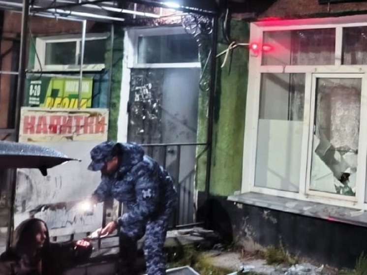 В алтайском селе пьяный рецидивист проник в закрытый магазин через окно