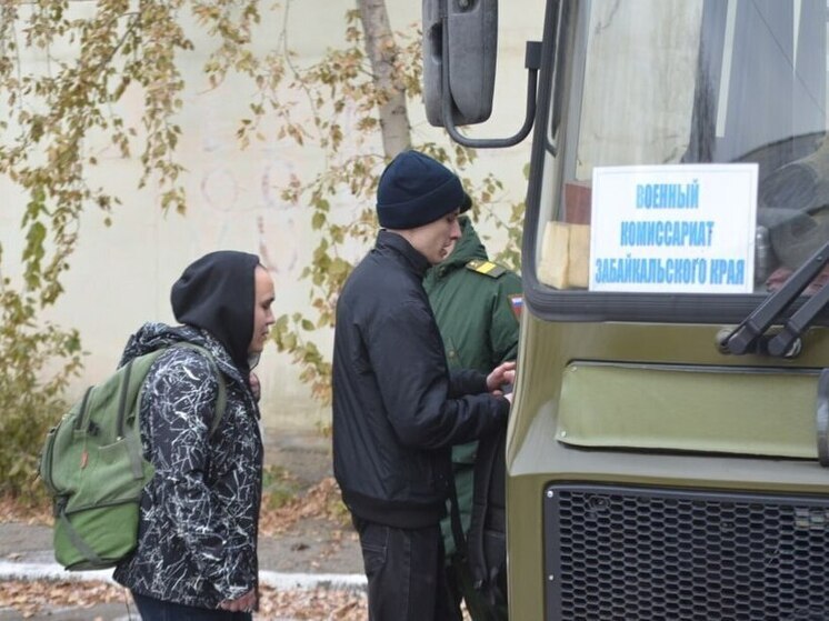 Первых призывников отправили на срочную службу в Чите