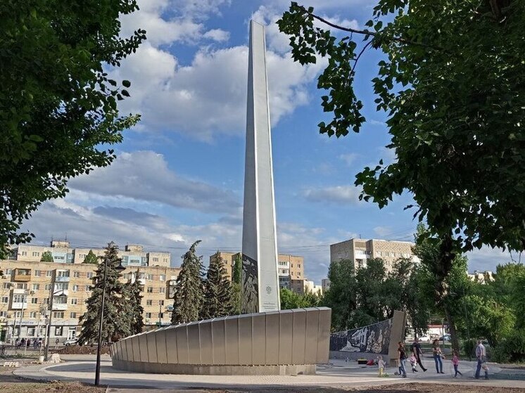 Сквер на Орджоникидзе в Саратове переименовали в Сквер трудовой доблести