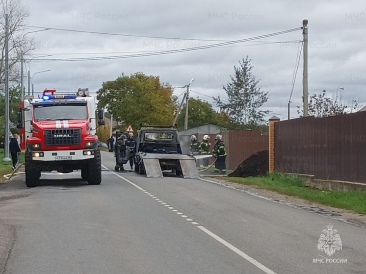 Пожарные потушили загоревшийся автомобиль в Курском районе