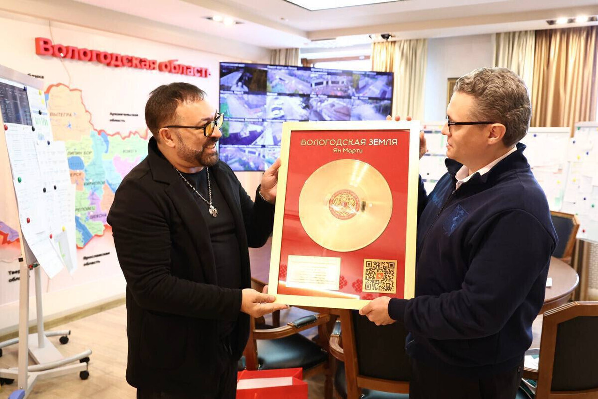 Певец Ян Марти презентовал губернатору Вологодской области Георгию Филимонову свою песню