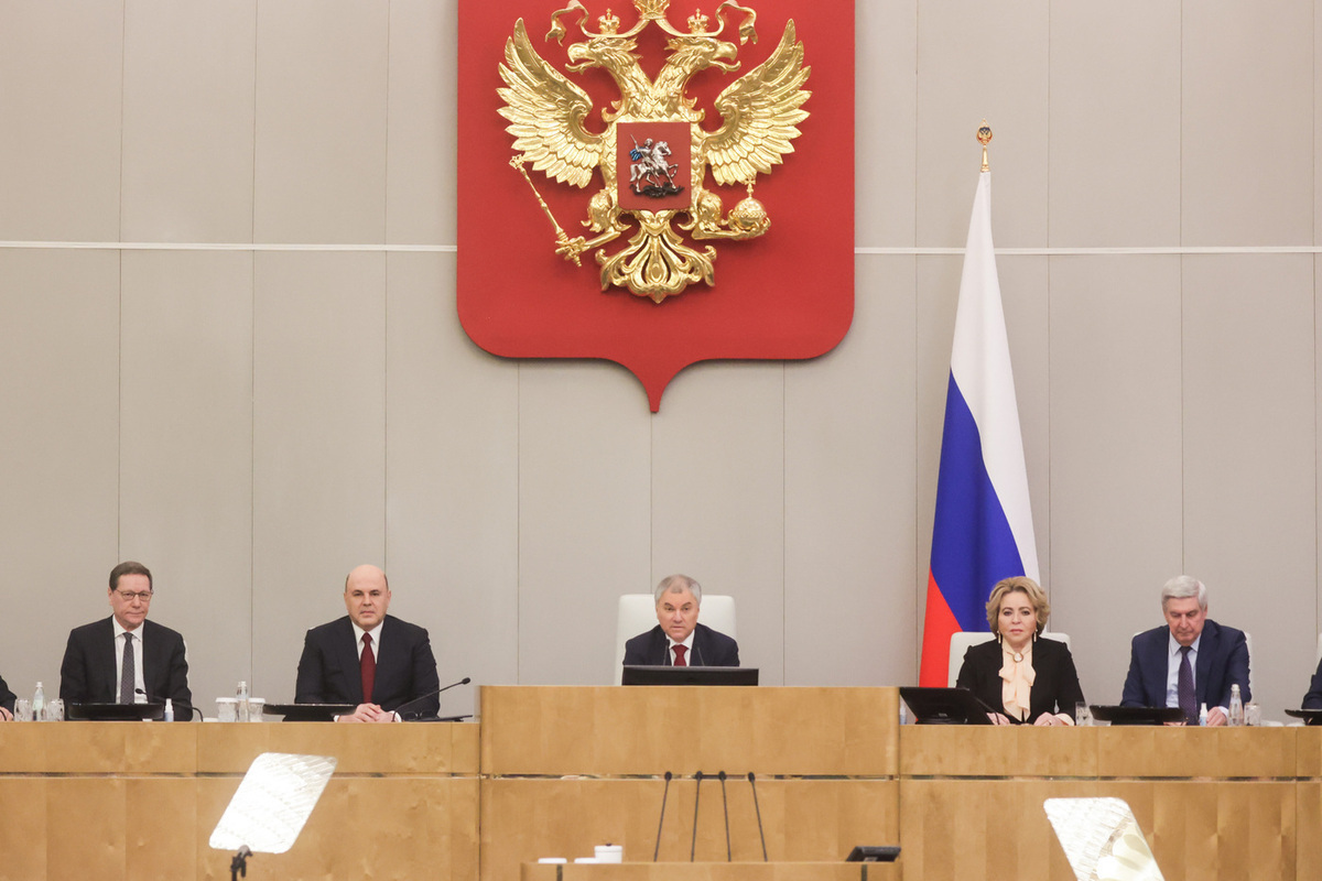 Стало известно, сколько мигрантов выдворили из России в 2025 году
