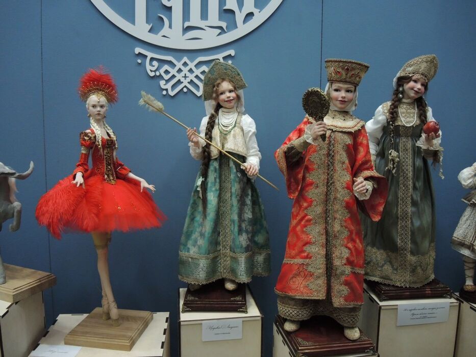 Куклы различных эпох