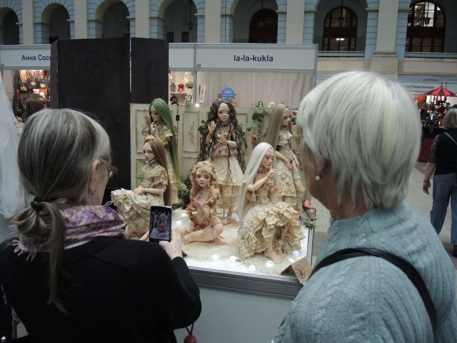 Куклы в костюмах