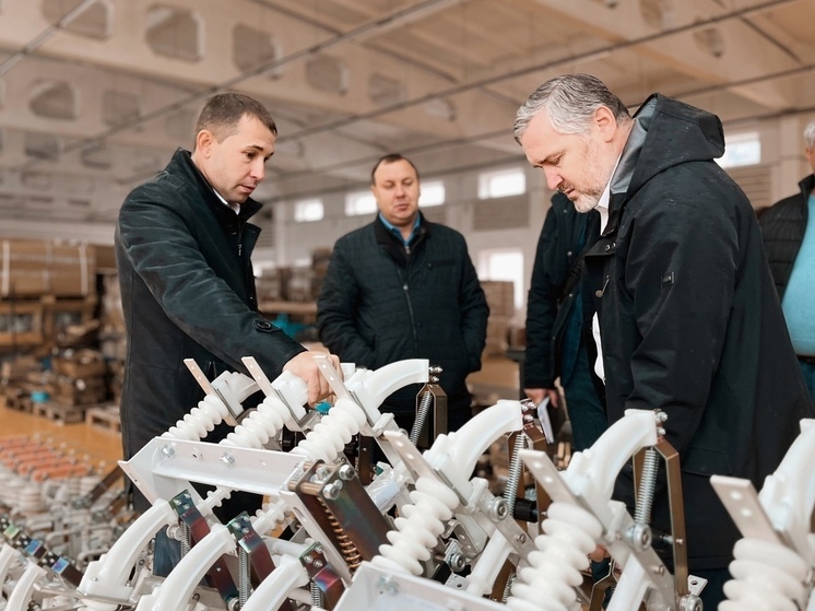 После атак ВСУ Кореневский завод низковольтной аппаратуры перевезли в Курск