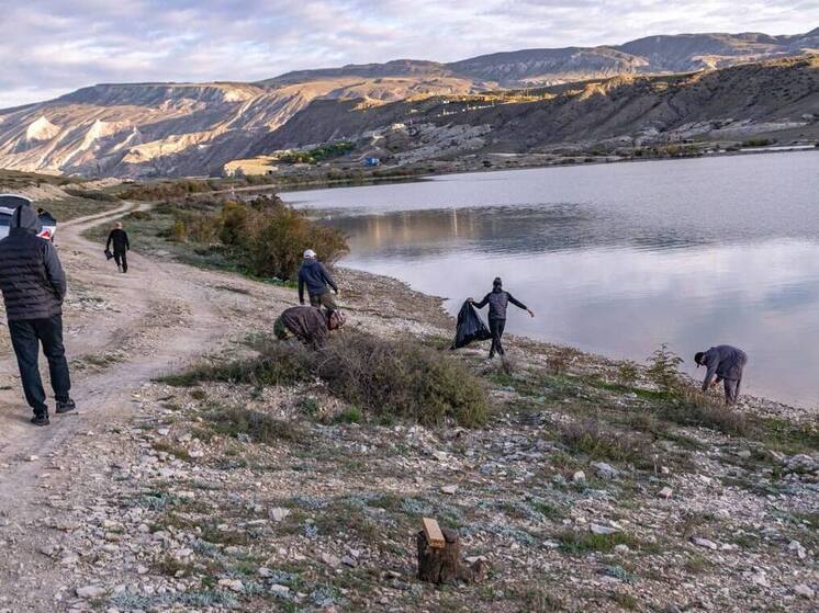 Чиркейское водохранилище очистили от мусора в ходе субботника