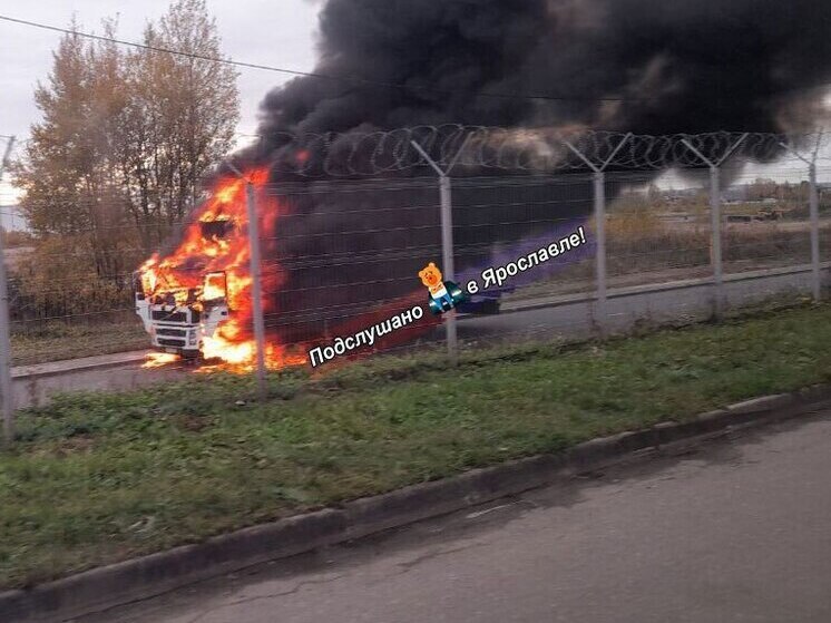 В Ярославле у РЦ «Пятерочка» горела фура