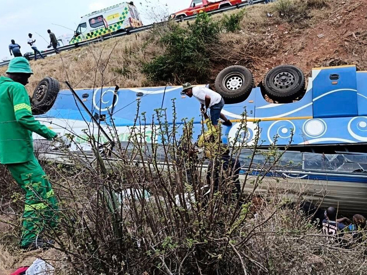 В результате крушения пассажирского автобуса в ЮАР погибли 42 человека