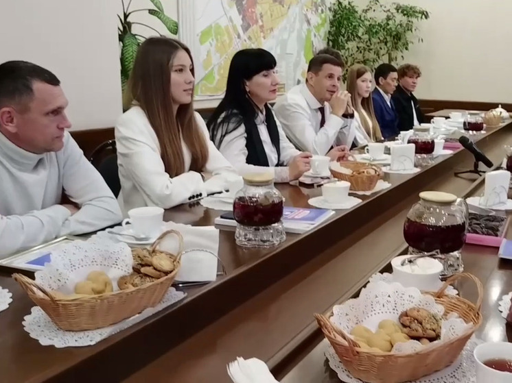 Глава Абакана встретился с юными чемпионами и их тренерами