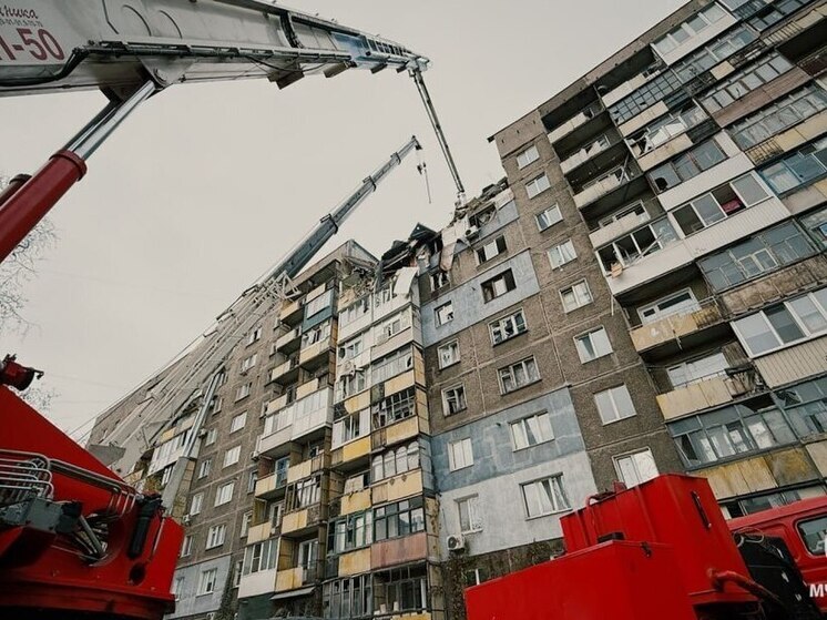 МЧС России: 12 квартир повреждено, 67 человек эвакуировано из алчевской многоэтажки