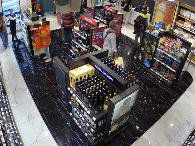Петербурженку задержали за кражу тушей и алкоголя в Duty Free