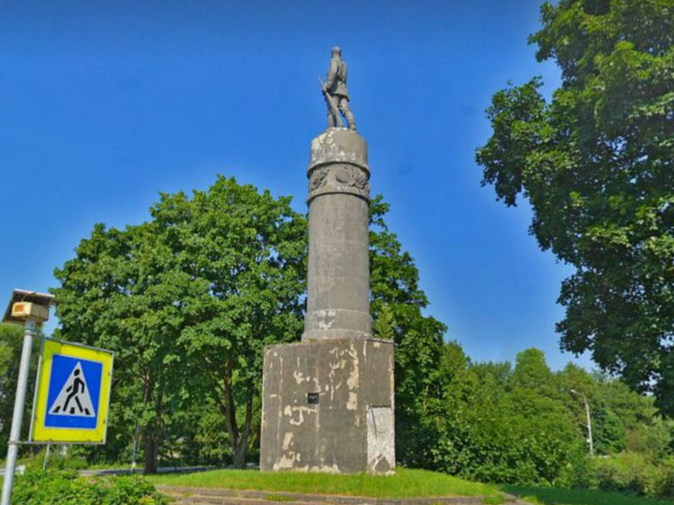 Прокуратура добилась постановки на учет бесхозяйного памятника под Петербургом