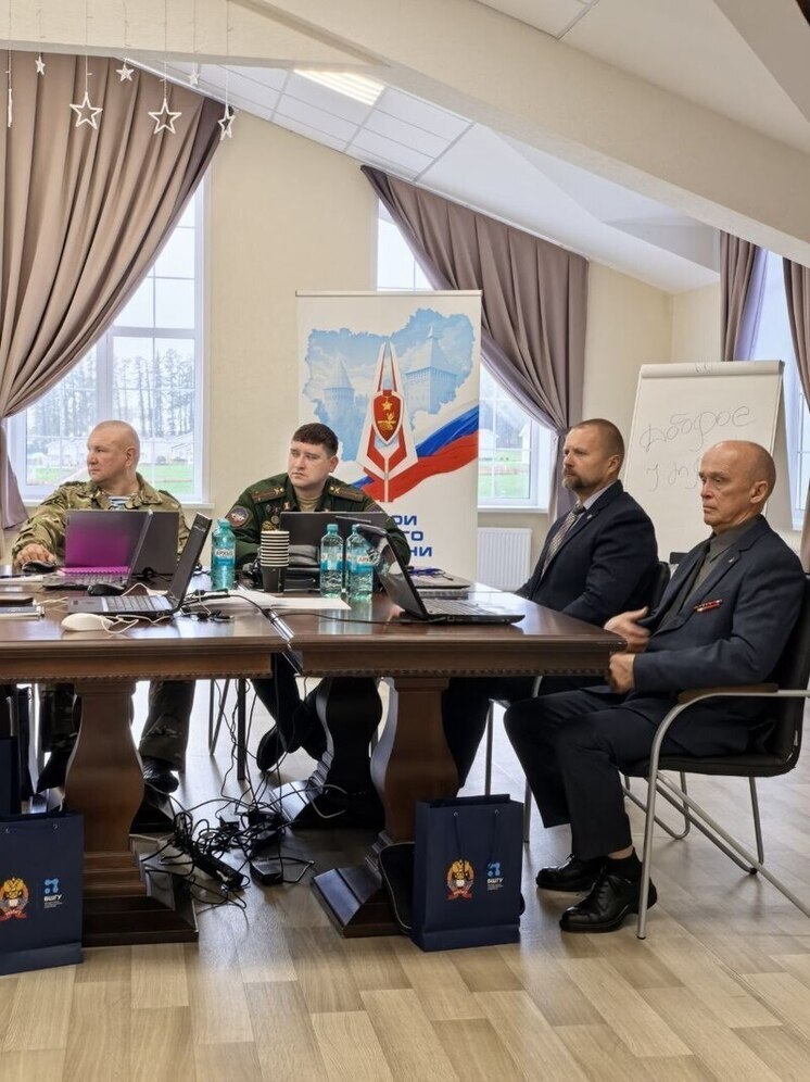 Алексей Гусев встретился с участниками проекта «Герои СВОего времени. Смоленск»