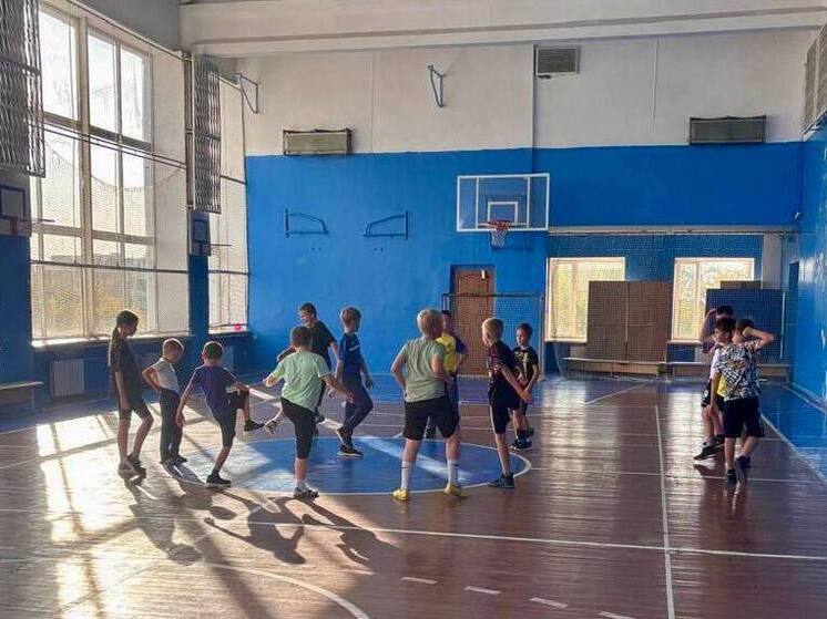 Юные футболисты из Энергетика продолжают тренировки