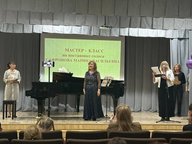 В Мелитопольском колледже культуры и искусств прошёл концерт и мастер-класс с участием лауреата международных конкурсов Марины Сафроновой