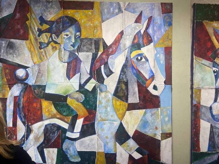 Байкал, традиции и космология: в Улан-Удэ открылась выставка современного искусства