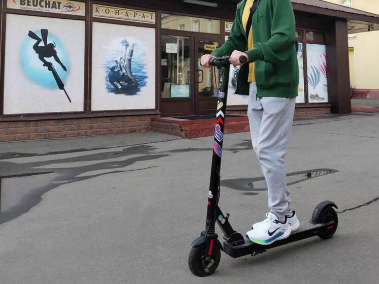 В Петербурге рецидивиста поймали пьяным за рулём электросамоката