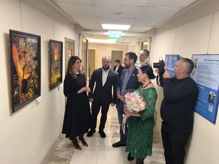 В СовФеде открылась экспозиция индустриальных пейзажей пензенских художников Вилковых