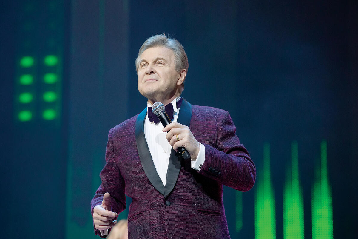 Лев Лещенко выступит перед матчем сборной России с Боливией