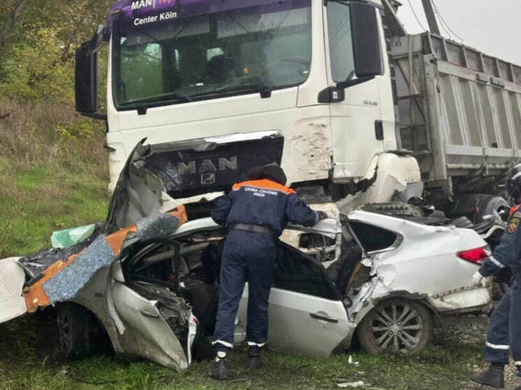 В ДТП с большегрузом в Анапе погибли 3 молодых людей