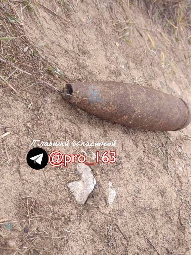 Очевидцы сняли на фото похожие на старые боеприпасы предметы рядом с Тольятти
