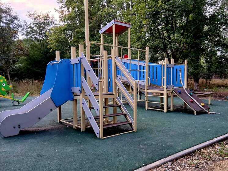 В хуторе Верхнеегорлыкском на Ставрополье обустроили детскую площадку