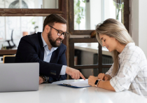 Переезд в новую страну — это всегда вызов. Успешное начало жизни в Германии зависит от множества факторов. В этой статье мы остановимся на практических аспектах, часто упускаемых из виду, но которые могут иметь серьезные юридические последствия. Новости Германии по-русски