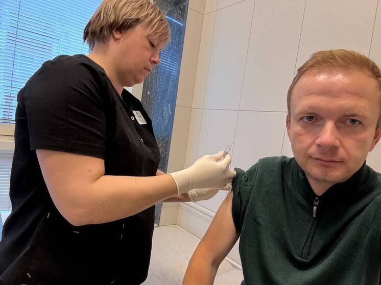 Алексей Говырин укололся от гриппа