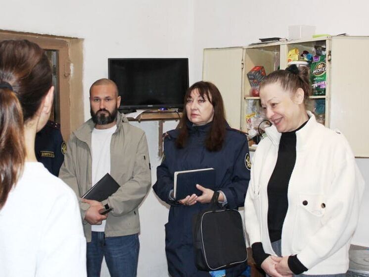 Юрина сидит в камере с телевизором, а Идельбаев побрил себя сам