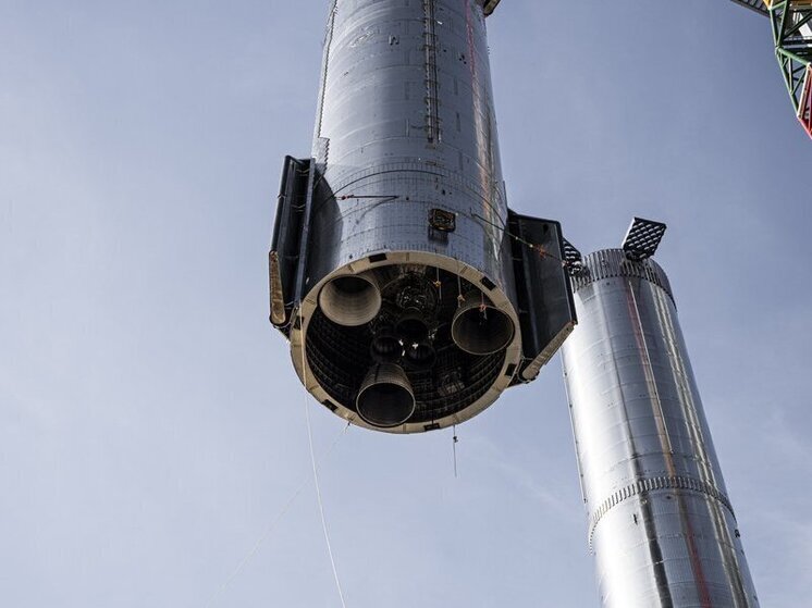 Космический корабль Starship американской компании SpaceX выполнил одиннадцатый испытательный полёт, завершившийся приводнением в Индийском океане примерно через час после старта, сообщает трансляция компании в соцсети X