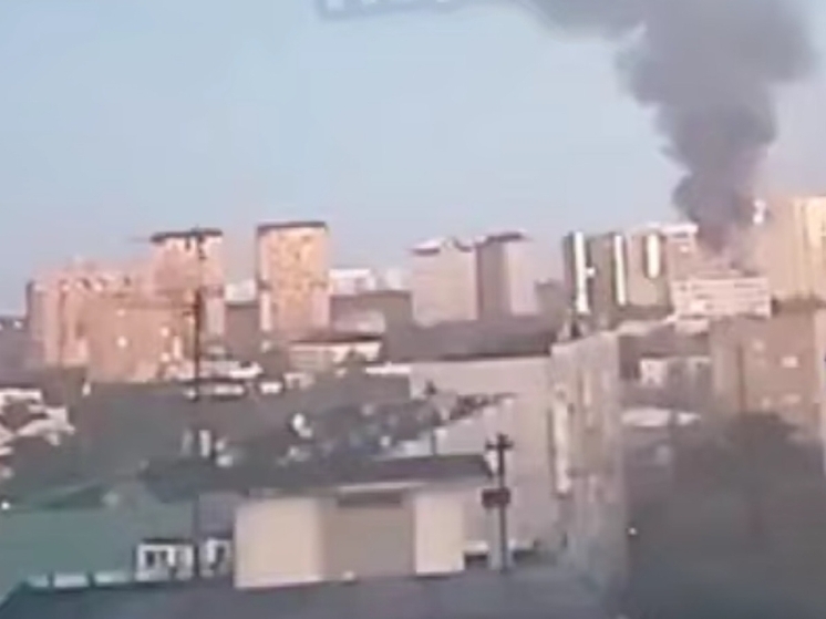 В Ростове на улице Мечникова повторно произошло возгорание крыши в нежилом здании